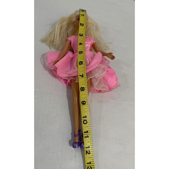 Vintage 1997 twirlin Barbie. Skirt has pods of lip, cheek and eye makeup. - Picture 9 of 16